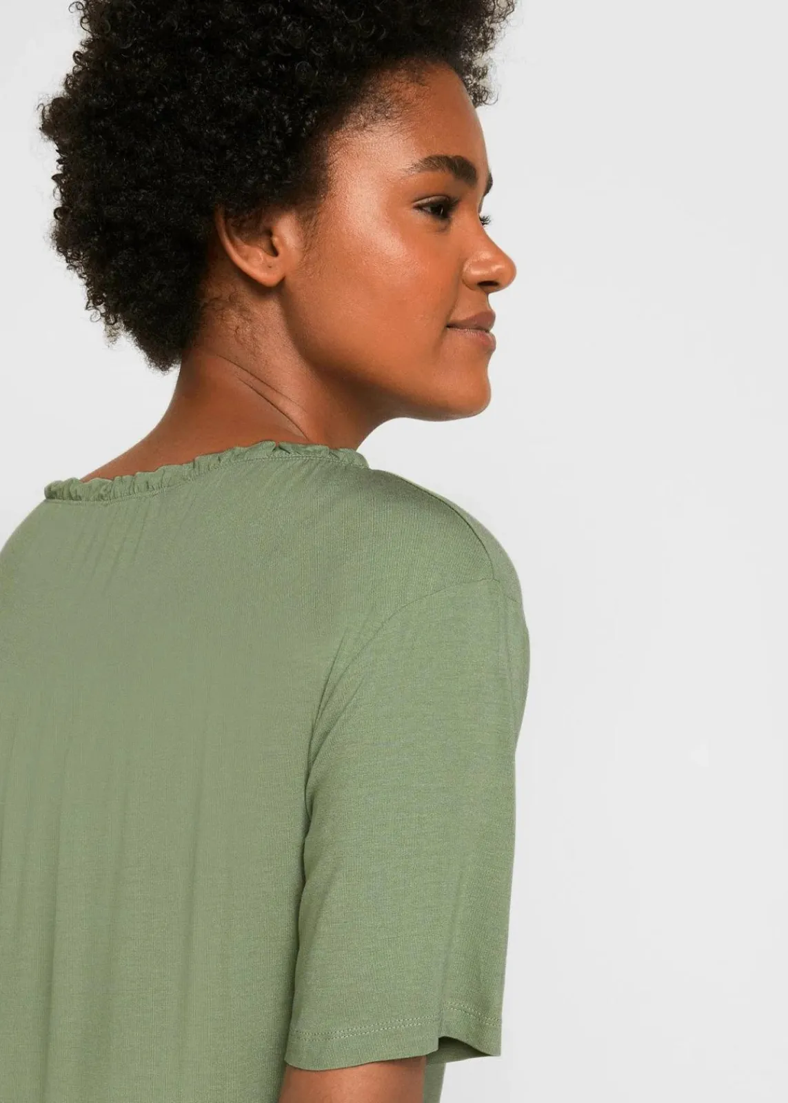 bonprix Shirts & Tops|Nachhaltigere Materialien^Longshirt aus Viskose-Mix piniengrün