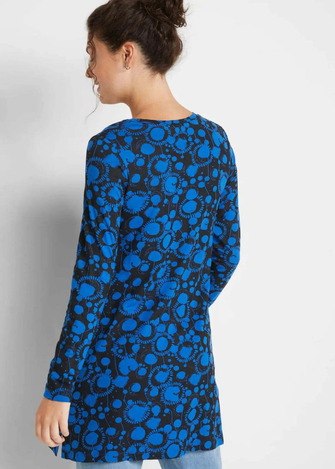 bonprix Nachhaltigere Materialien|Shirts & Tops^Longshirt aus Viskose-Mix arktikblau/schwarz graphisch bedruckt