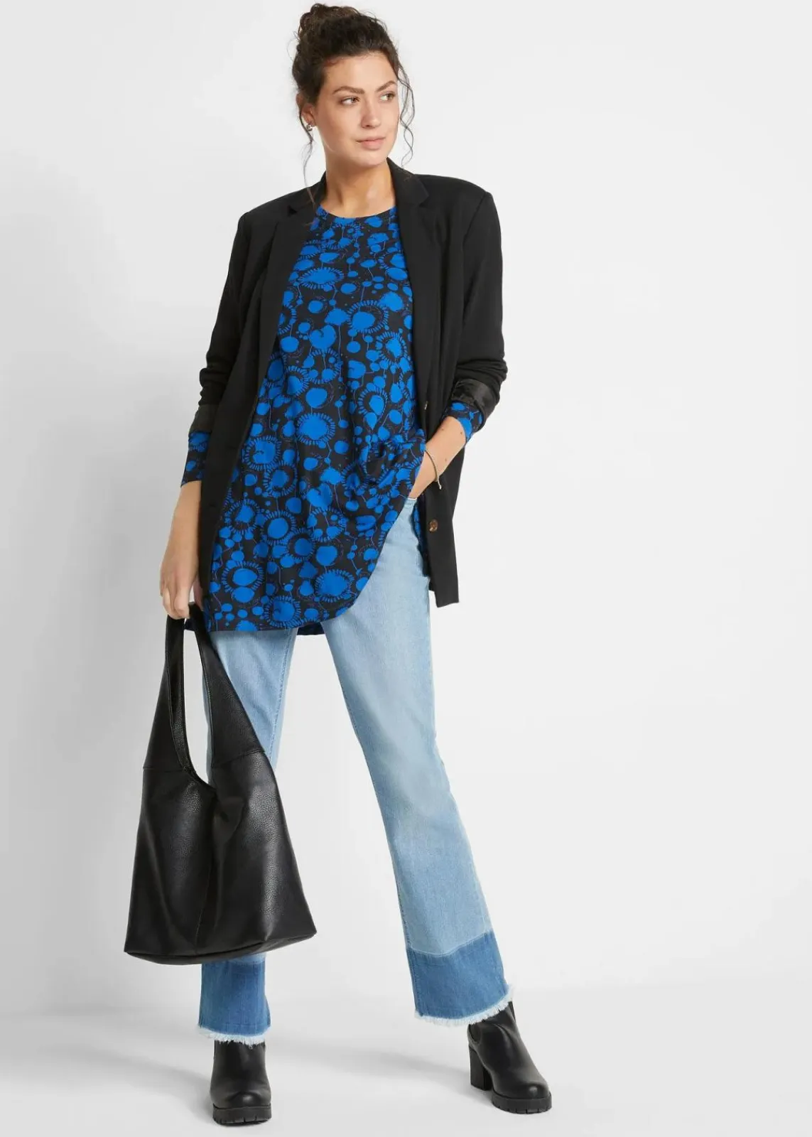 bonprix Nachhaltigere Materialien|Shirts & Tops^Longshirt aus Viskose-Mix arktikblau/schwarz graphisch bedruckt