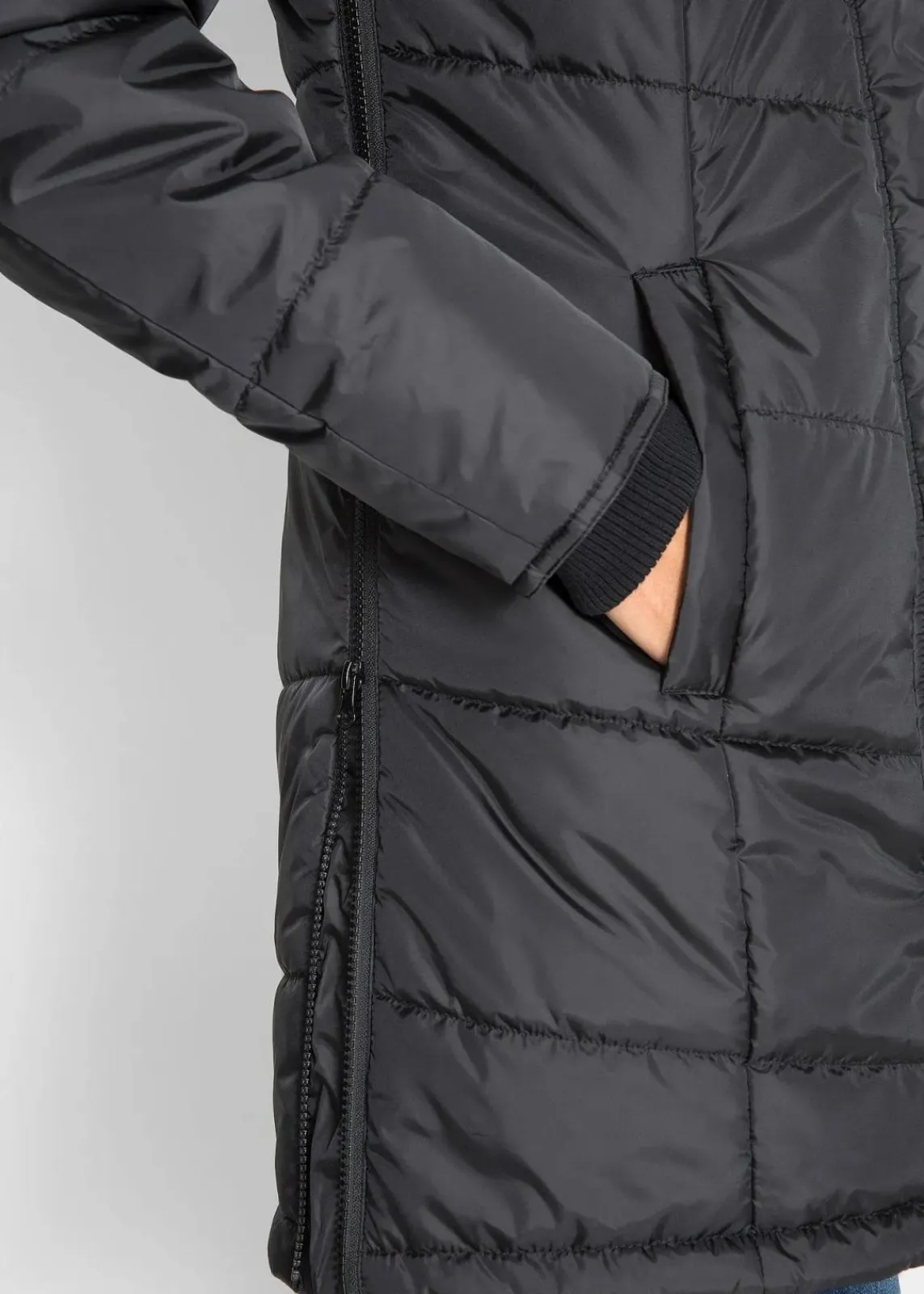 bonprix Bekleidung·Hosen|Jacken & Mäntel^Long-Steppjacke, wattiert mit Kragen und Kapuze schwarz