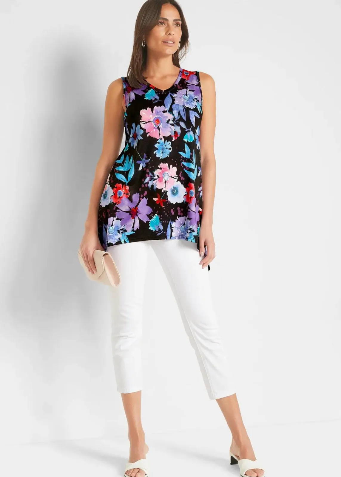 bonprix Shirts & Tops|Nachhaltigere Materialien^Longtop mit Zipfel schwarz / lila geblümt