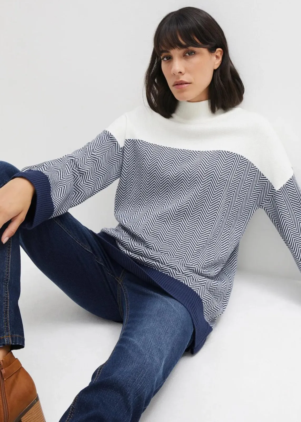 bonprix Bekleidung·Umstandsmode|Bekleidung·Jeans^Lässiger Longpullover wollweiß/dunkelblau graphisch