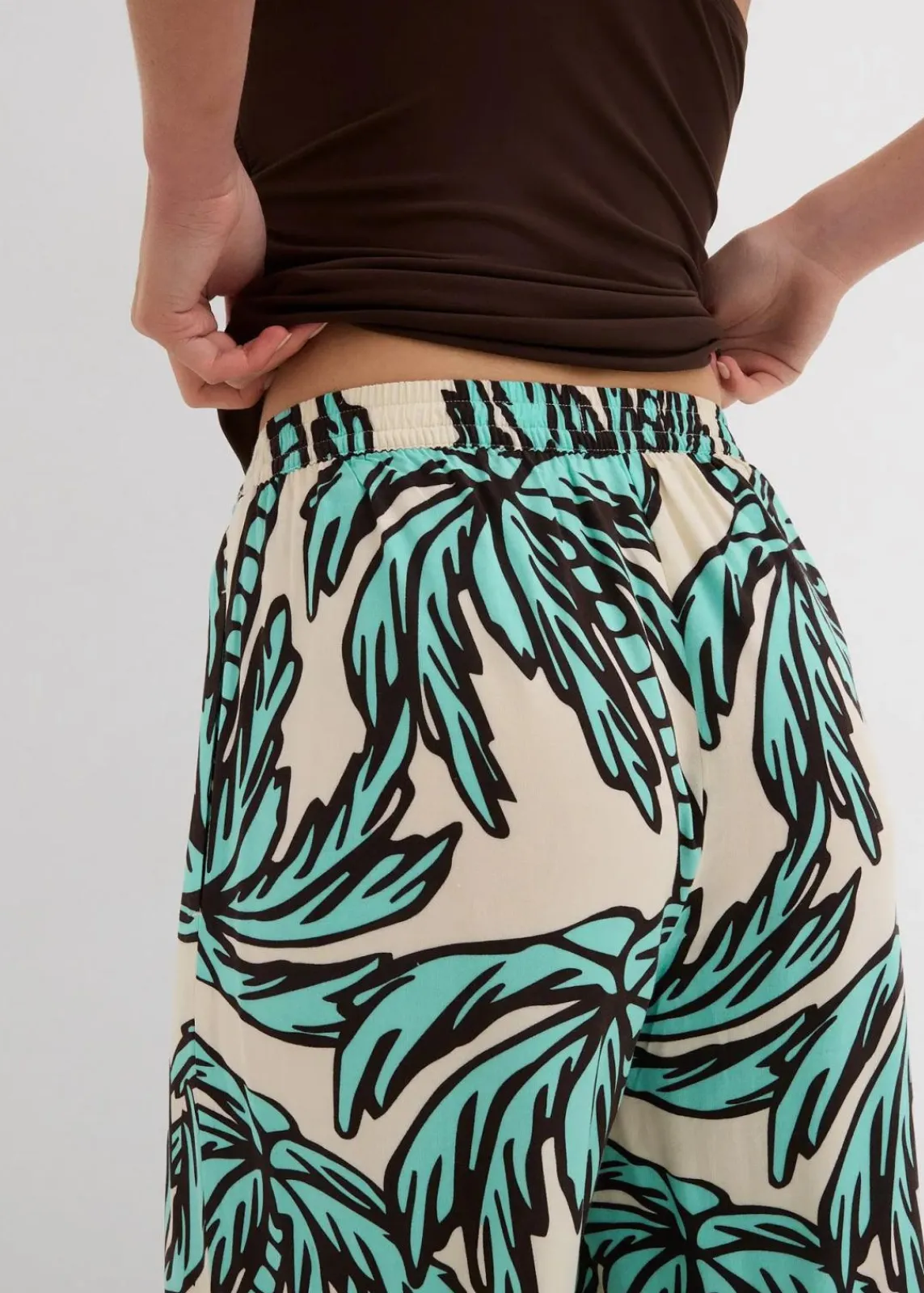 bonprix Nachhaltigere Materialien|Hosen^Marlenehose aus fließender Viskose mentholblau/natur/dunkelbraun floral