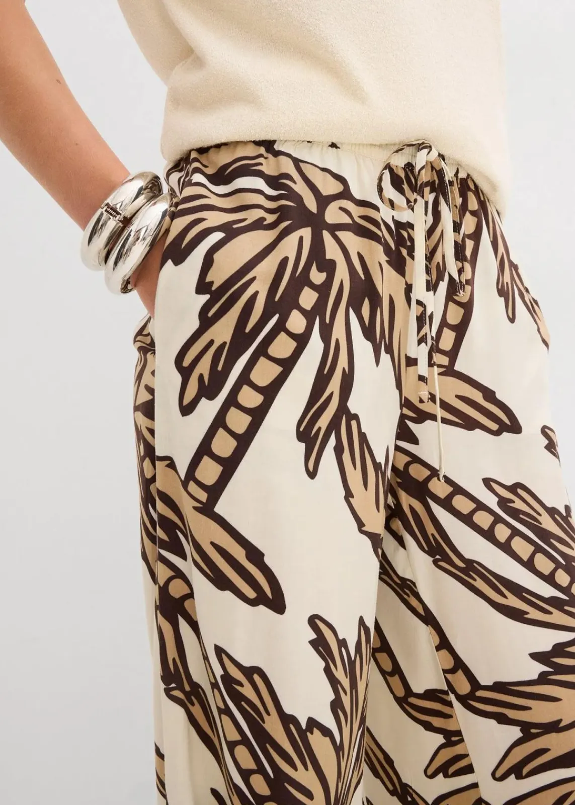 bonprix Bekleidung·Kleider|Hosen^Marlenehose aus fließender Viskose natur/dunkelbraun/new beige floral