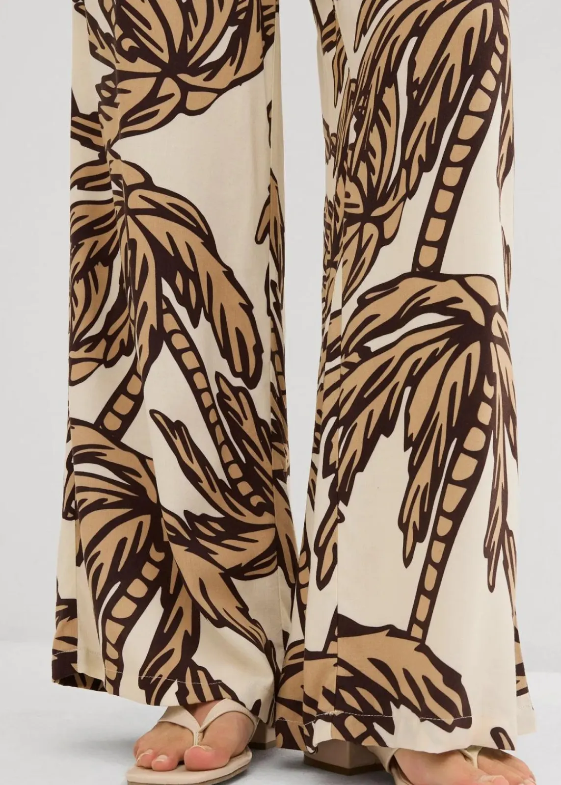 bonprix Bekleidung·Kleider|Hosen^Marlenehose aus fließender Viskose natur/dunkelbraun/new beige floral