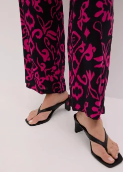bonprix Hosen|Kurzgrößen^Marlenehose aus fließender Viskose schwarz/pink bedruckt