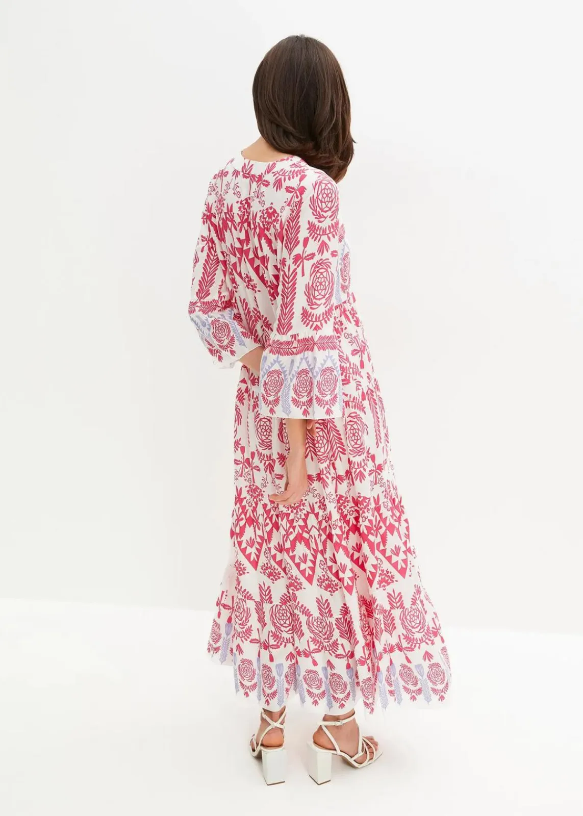 bonprix Nachhaltigere Materialien|Kleider^Maxikleid weiß/pink/blaulila bedruckt