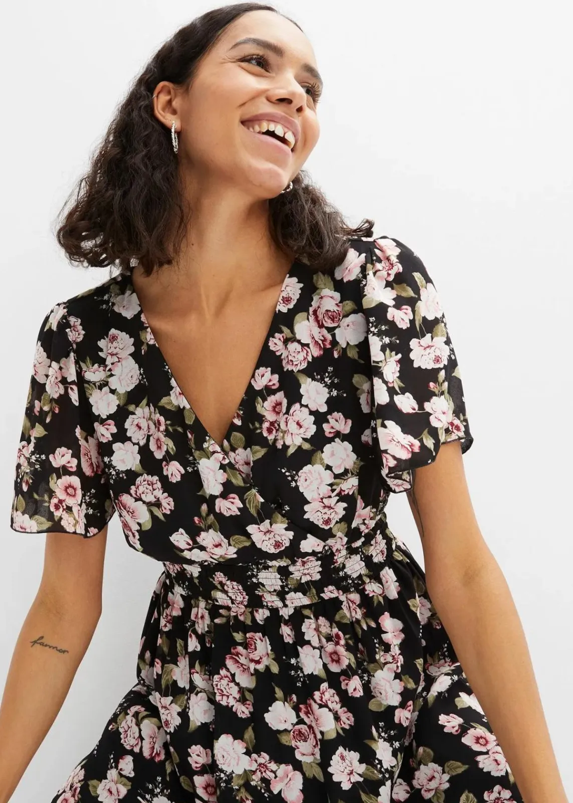 bonprix Nachhaltigere Materialien|Kleider^Maxikleid schwarz rosen-blüten
