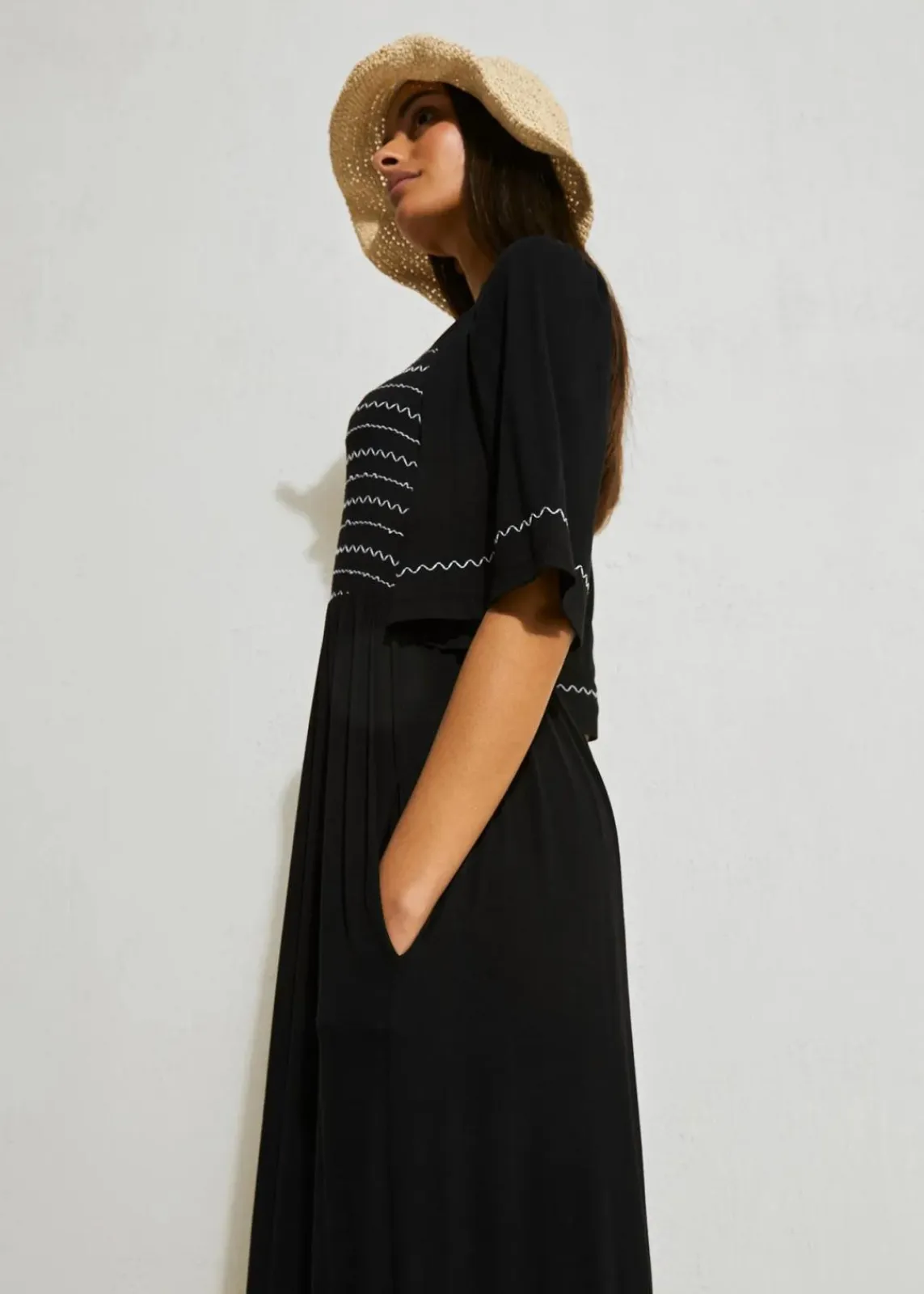 bonprix Bekleidung·Pullover & Strickjacken|Kleider^Maxikleid aus fließendem Viskose-Mix schwarz