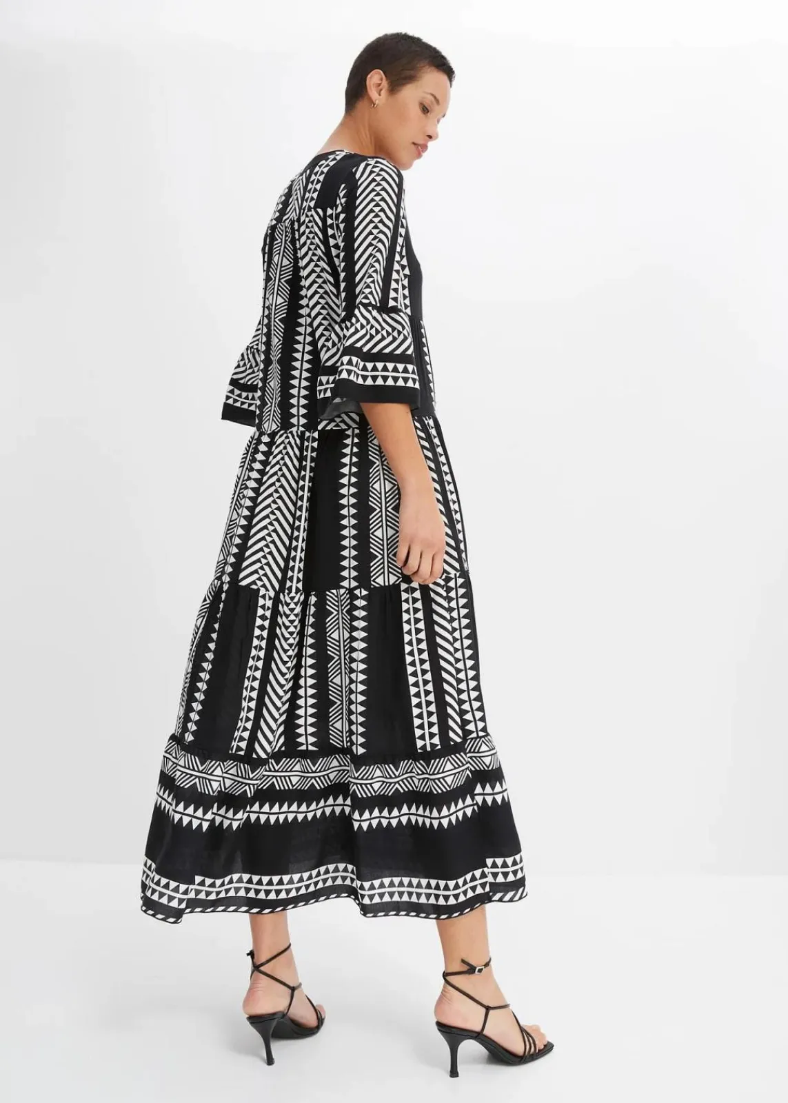 bonprix Nachhaltigere Materialien|Kleider^Maxikleid aus fließender Viskose schwarz/wollweiß graphisch bedruckt