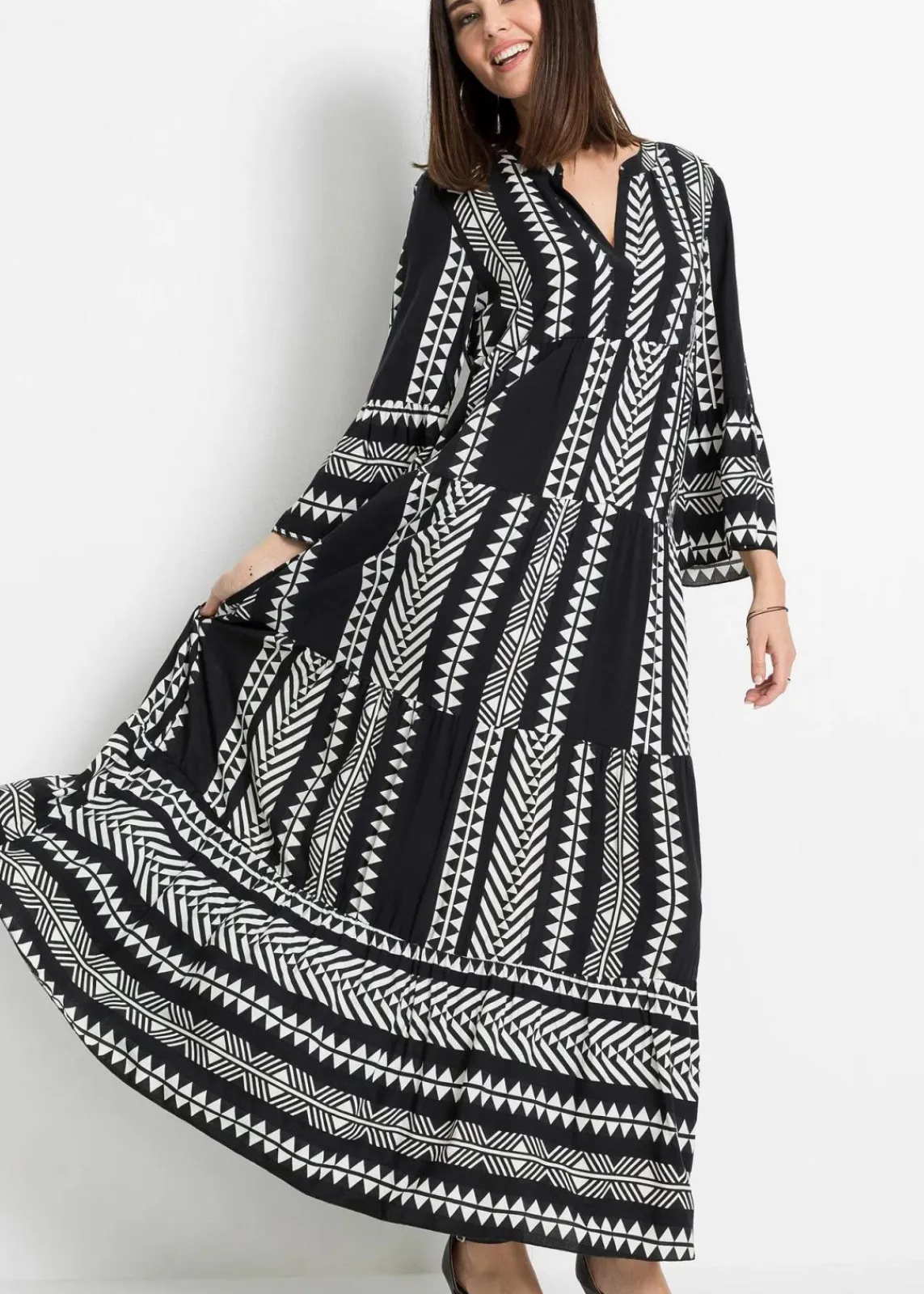 bonprix Nachhaltigere Materialien|Kleider^Maxikleid aus fließender Viskose schwarz/wollweiß graphisch bedruckt