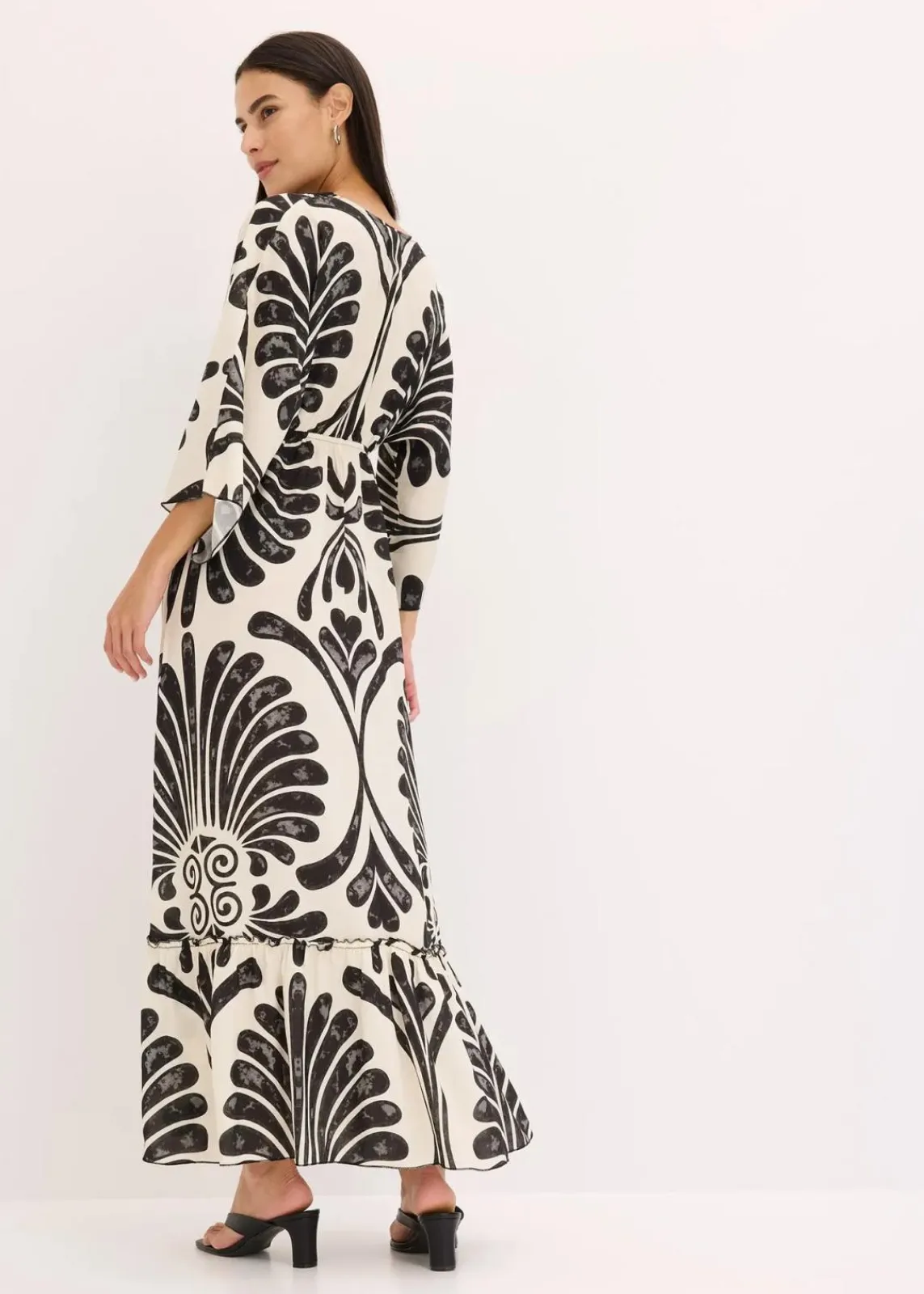 bonprix Bekleidung·Pullover & Strickjacken|Kleider^Maxikleid aus fließender Viskose schwarz/wollweiß bedruckt