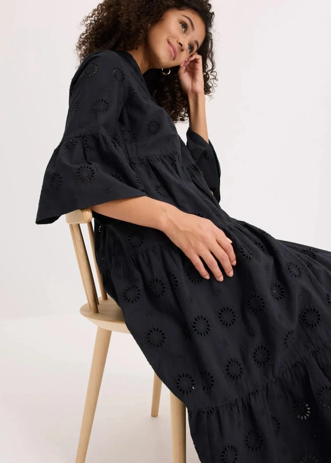 bonprix Kleider^Maxikleid aus reiner Baumwolle mit Lochstickerei schwarz
