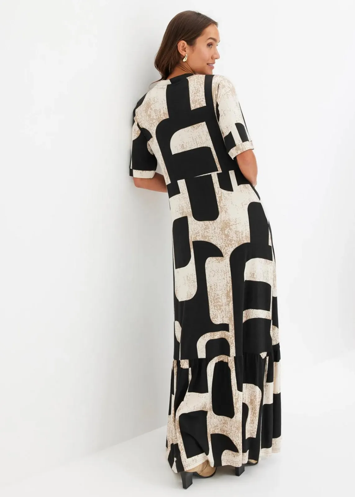 bonprix Nachhaltigere Materialien|Kleider^Maxikleid aus softem Viskose-Mix schwarz/creme graphisch bedruckt