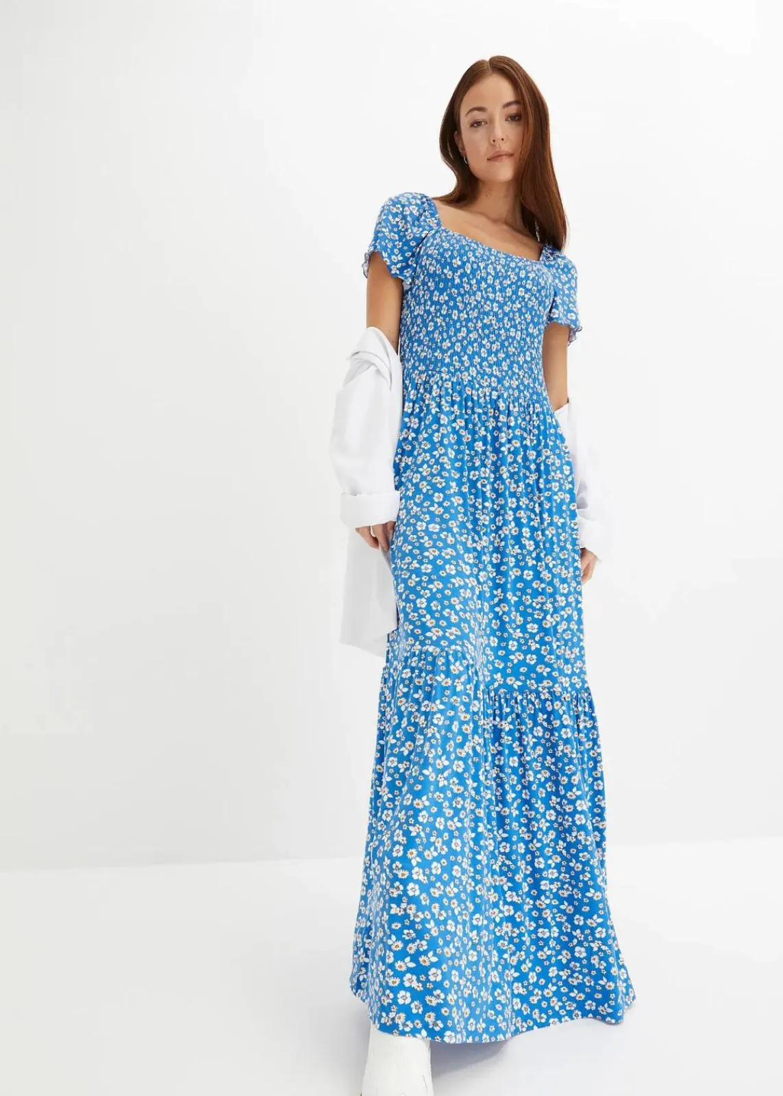 bonprix Nachhaltigere Materialien|Kleider^Maxikleid aus Viskose-Mix blau / wollweiß geblümt
