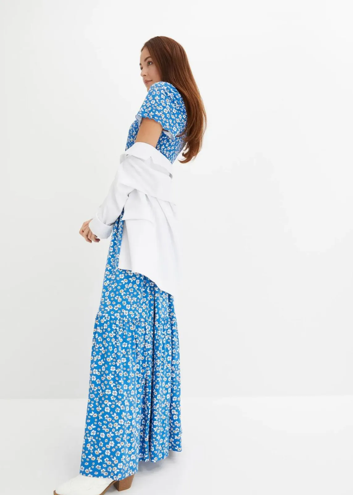 bonprix Nachhaltigere Materialien|Kleider^Maxikleid aus Viskose-Mix blau / wollweiß geblümt