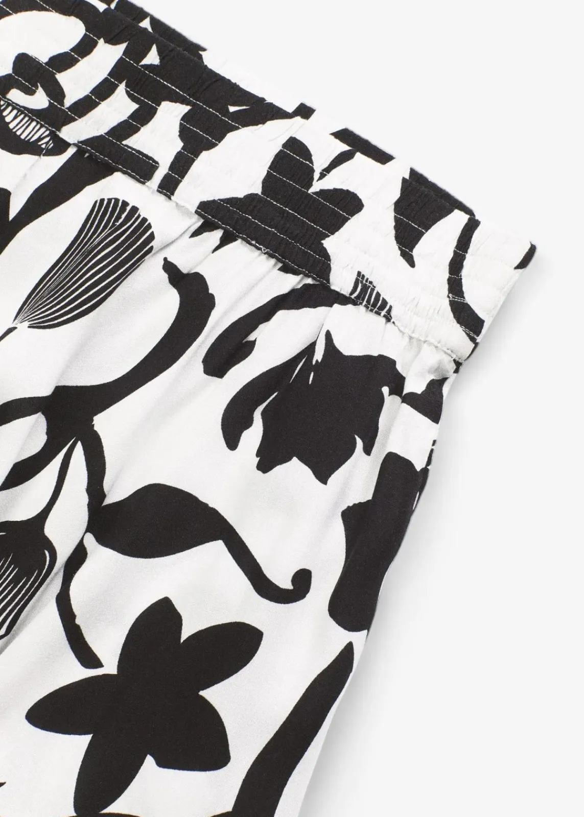bonprix Nachhaltigere Materialien|Röcke^Maxirock aus fließender Viskose wollweiß/schwarz floral
