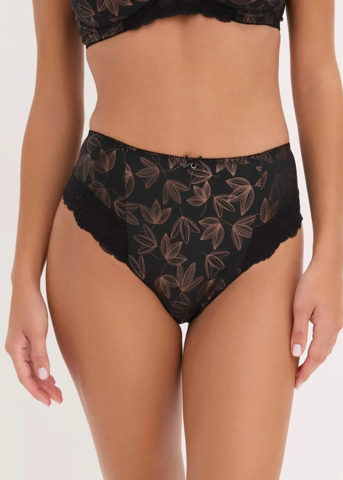bonprix Wäsche·Höschen|Nachhaltigere Materialien^Maxislip mit schimmerndem Druck schwarz/metallic kupfer