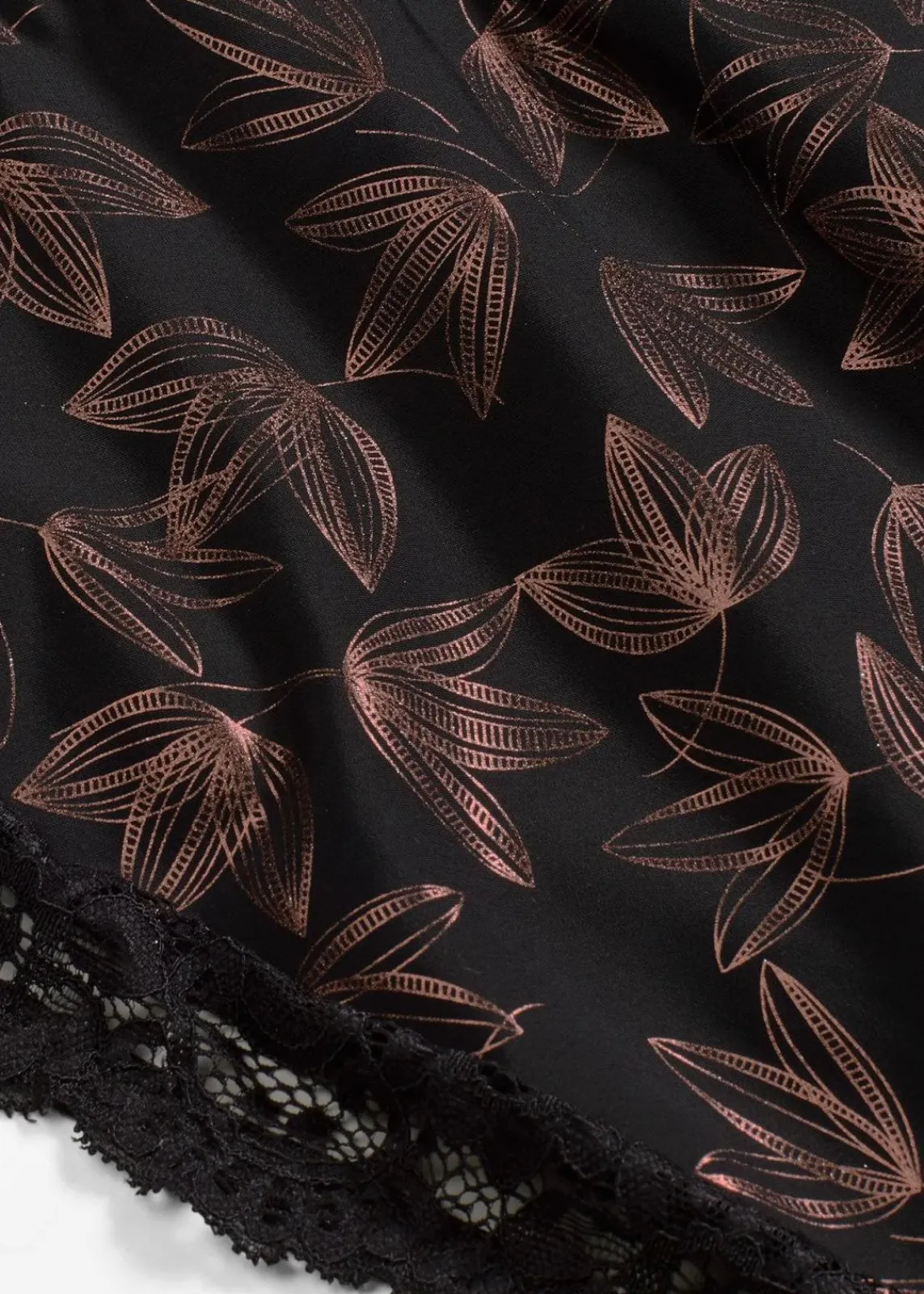 bonprix Wäsche·Höschen|Nachhaltigere Materialien^Maxislip mit schimmerndem Druck schwarz/metallic kupfer