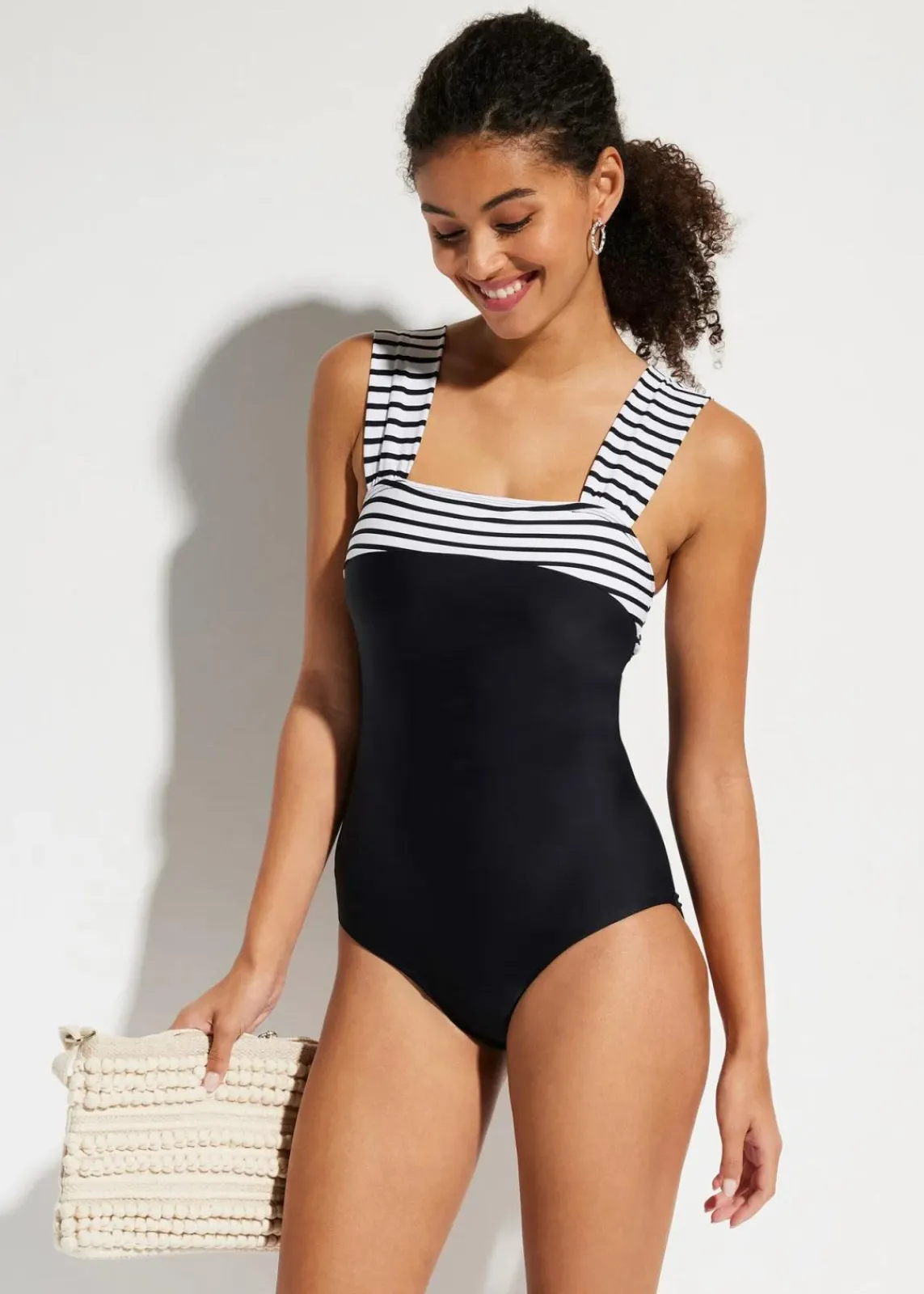 bonprix Nachhaltigere Materialien|Bademode·Badeanzüge^Medium Shape-Badeanzug mit breiten Trägern schwarz/weiß gestreift