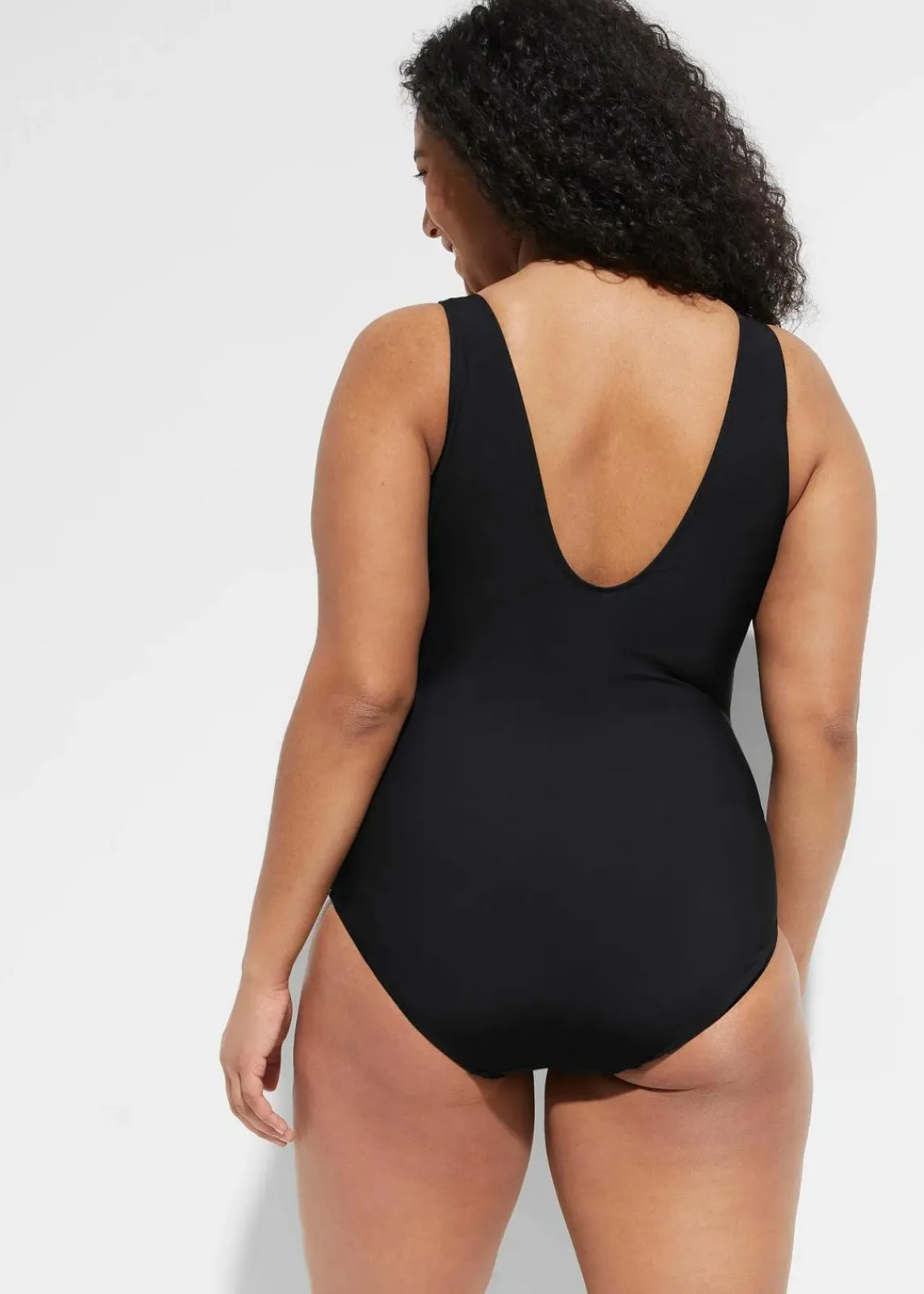 bonprix Nachhaltigere Materialien|Bademode·Badeanzüge^Medium Shape-Badeanzug mit Einsätzen schwarz/bunt gestreift