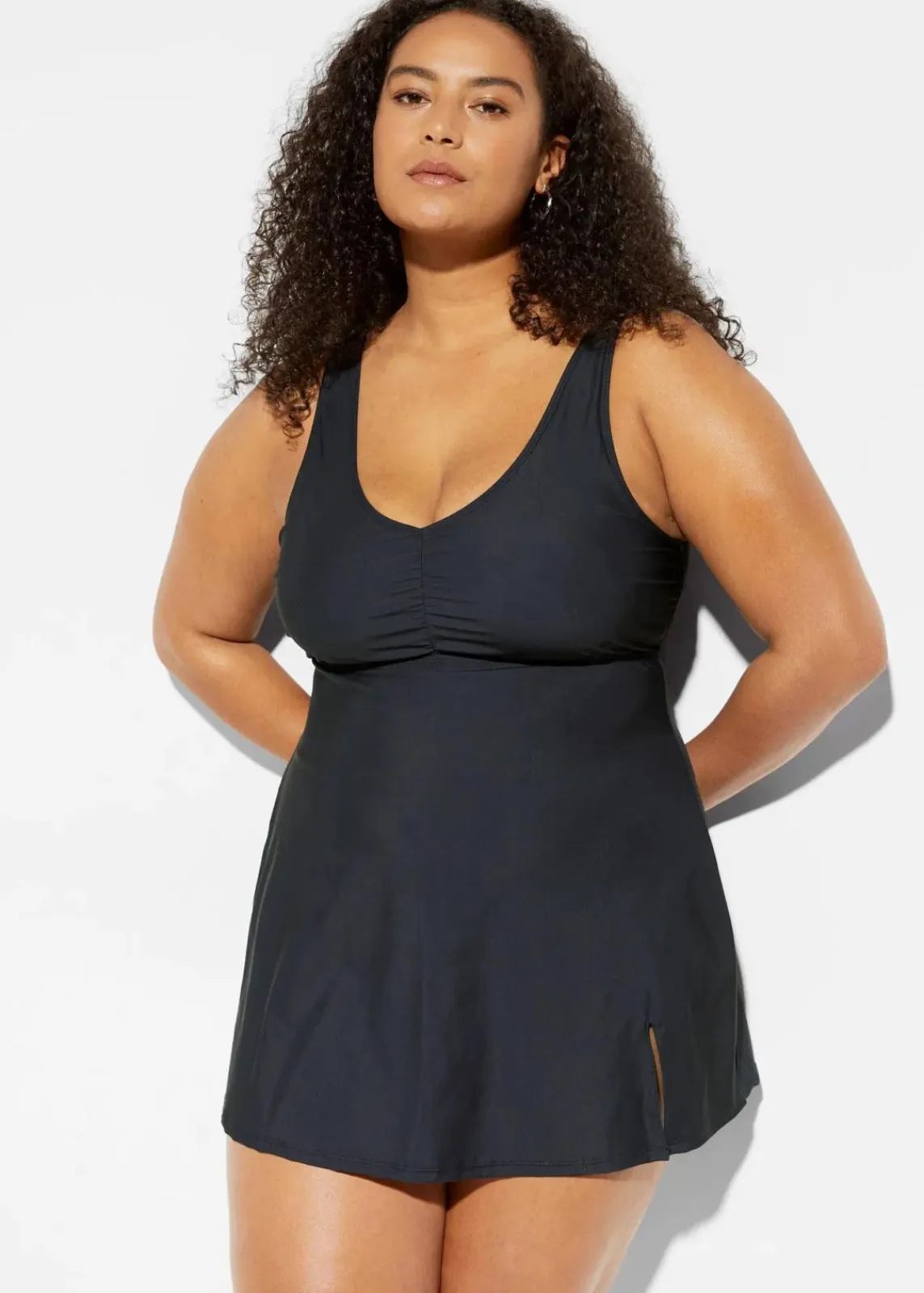 bonprix Nachhaltigere Materialien|Shapewear^Medium Shape-Badekleid mit V-Ausschnitt schwarz