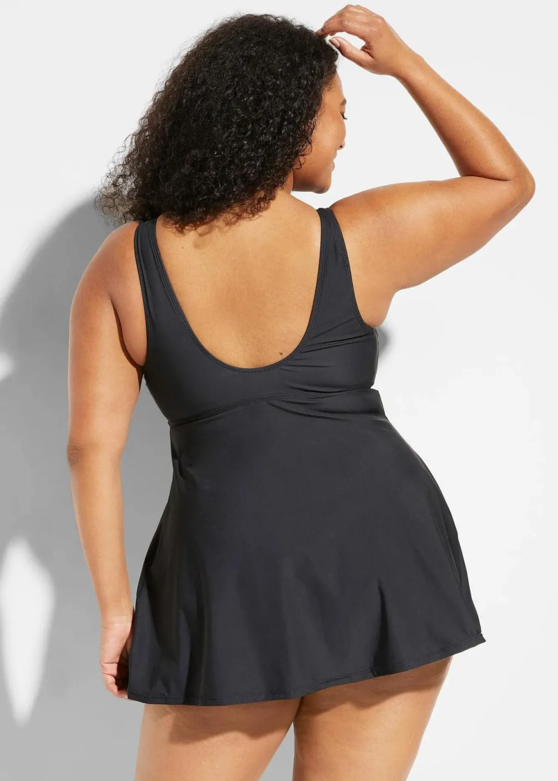 bonprix Nachhaltigere Materialien|Shapewear^Medium Shape-Badekleid mit V-Ausschnitt schwarz