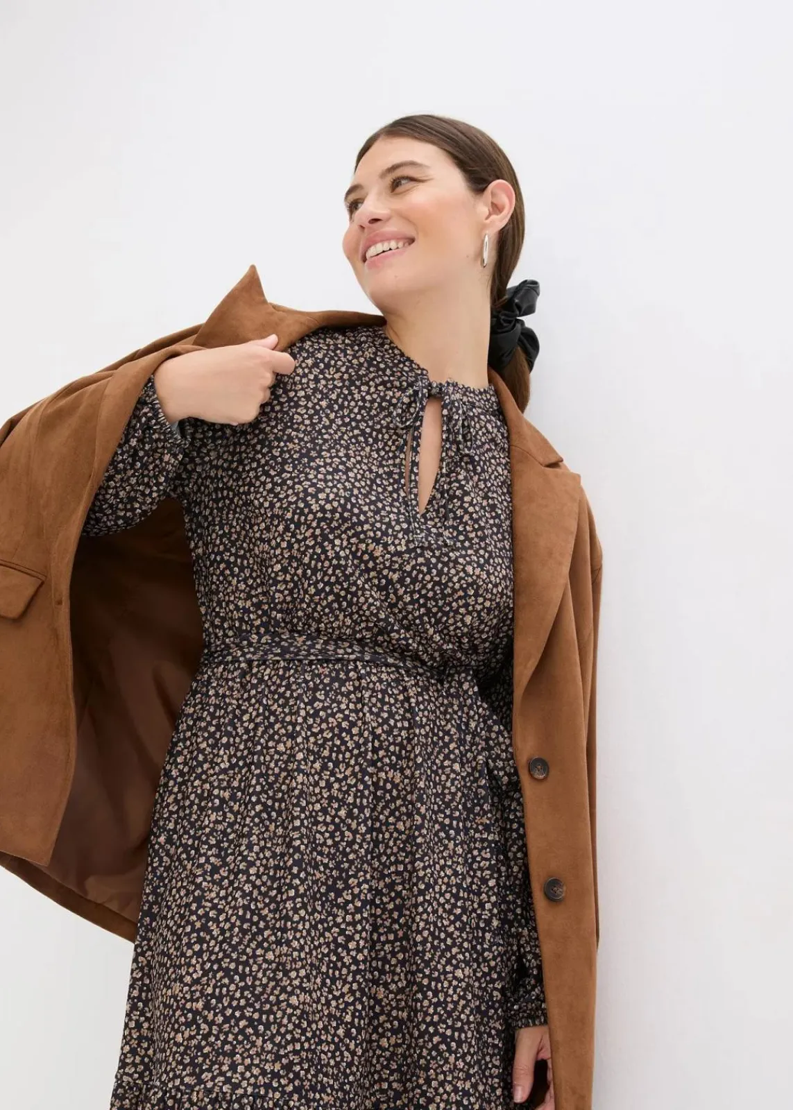 bonprix Bekleidung·Pullover & Strickjacken^Midi-Jerseykleid schwarz floral