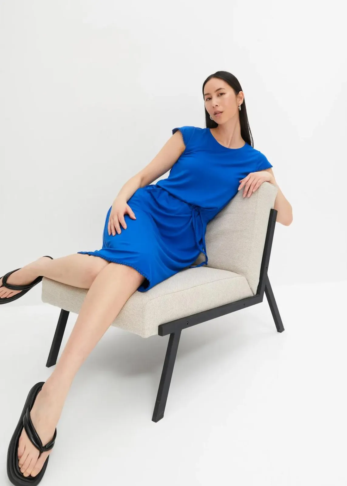 bonprix Nachhaltigere Materialien^Midi-Jerseykleid aus nachhaltiger Viskose mit Elasthan arktikblau