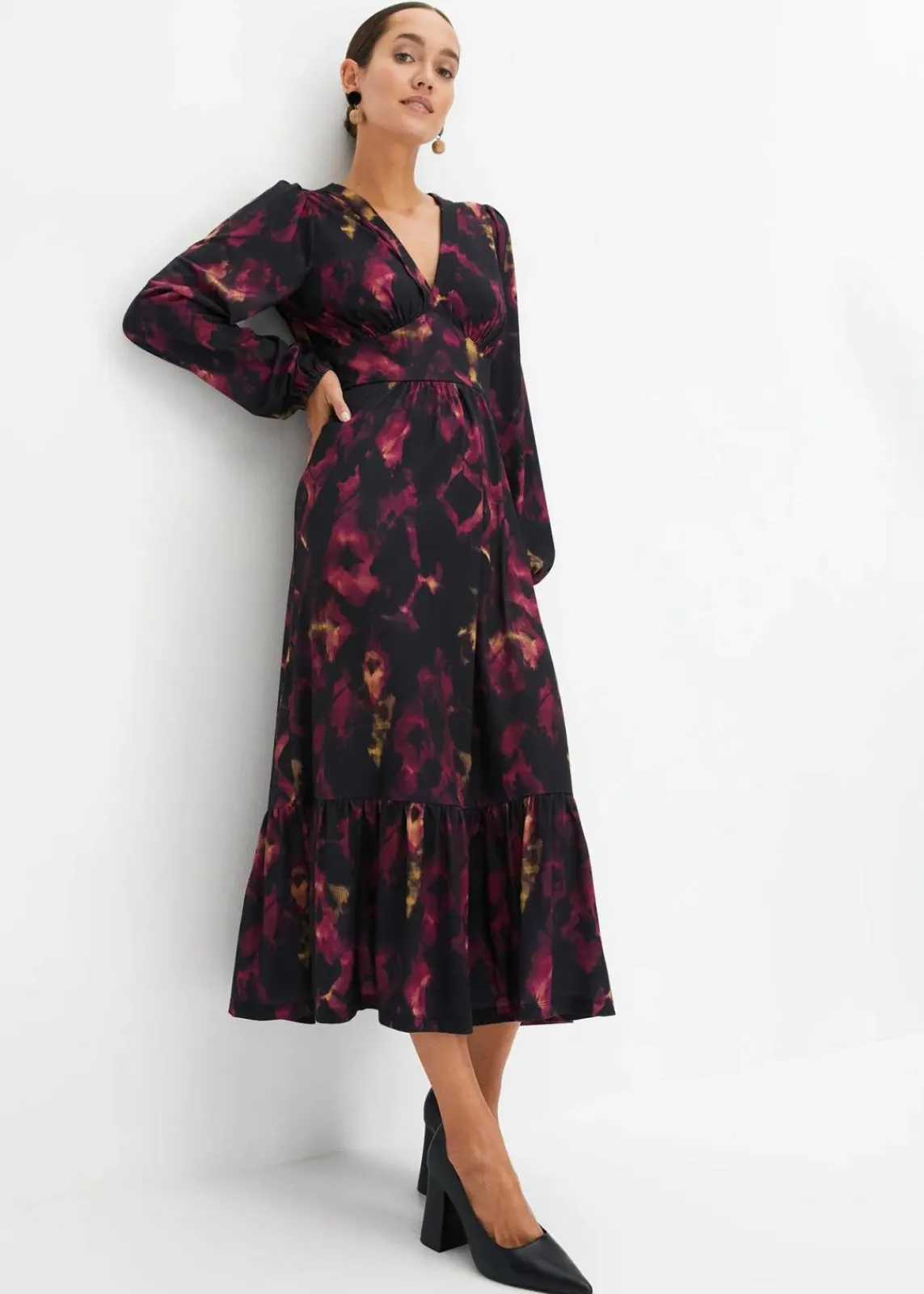 bonprix Kleider^Midikleid schwarz/lila bedruckt