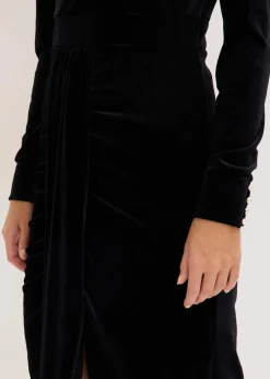 bonprix Kleider^Midikleid aus fließendem Samt schwarz