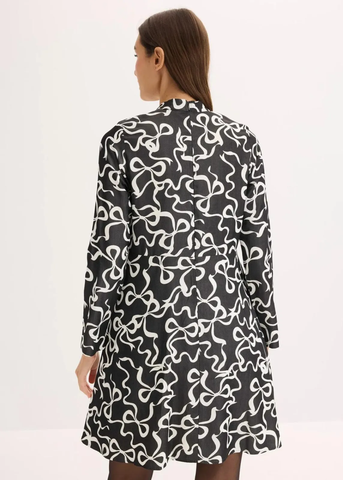 bonprix Bekleidung·Pullover & Strickjacken|Kleider^Midikleid aus fließendem Viskose-Mix schwarz/weiß graphisch