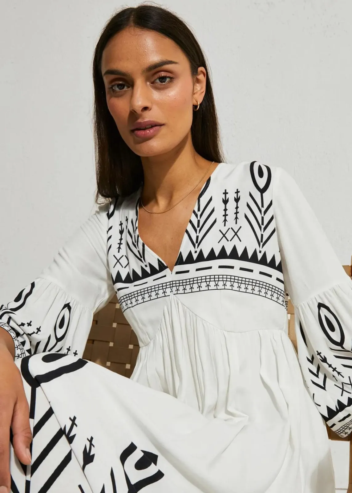 bonprix Bekleidung·Pullover & Strickjacken|Kleider^Midikleid aus fließender Viskose weiß bedruckt