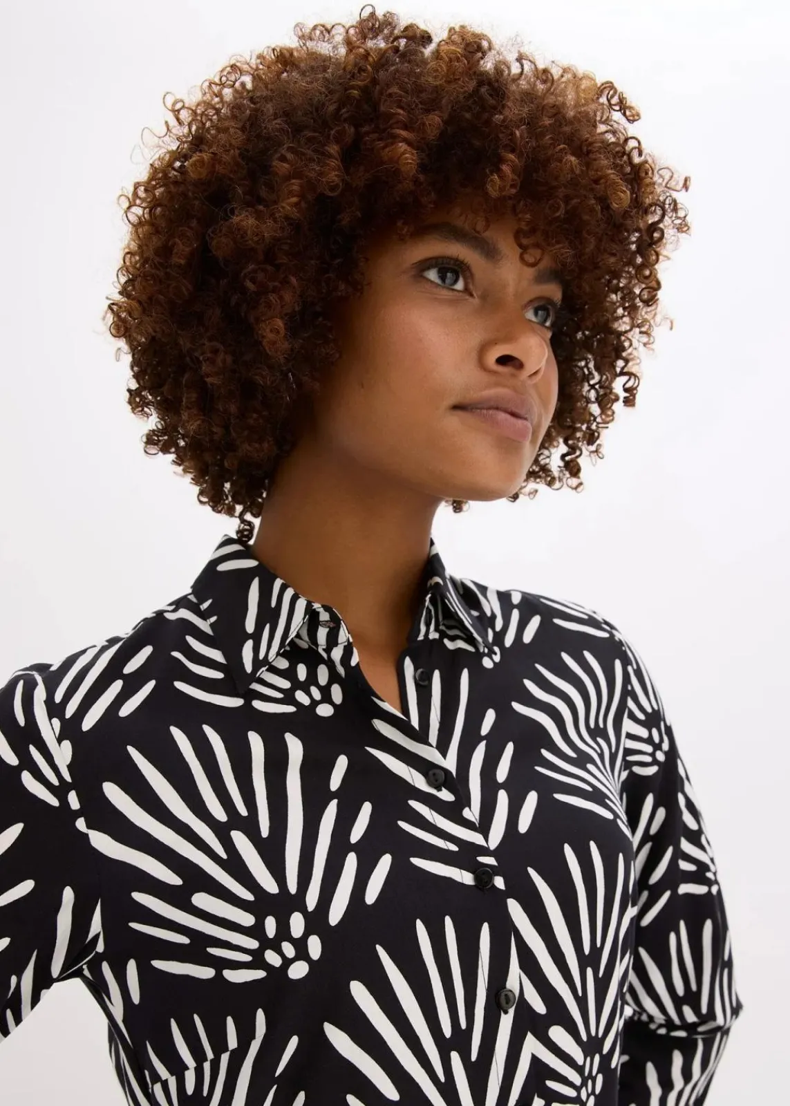 bonprix Bekleidung·Pullover & Strickjacken|Kleider^Midikleid aus fließender Viskose schwarz/weiß bedruckt