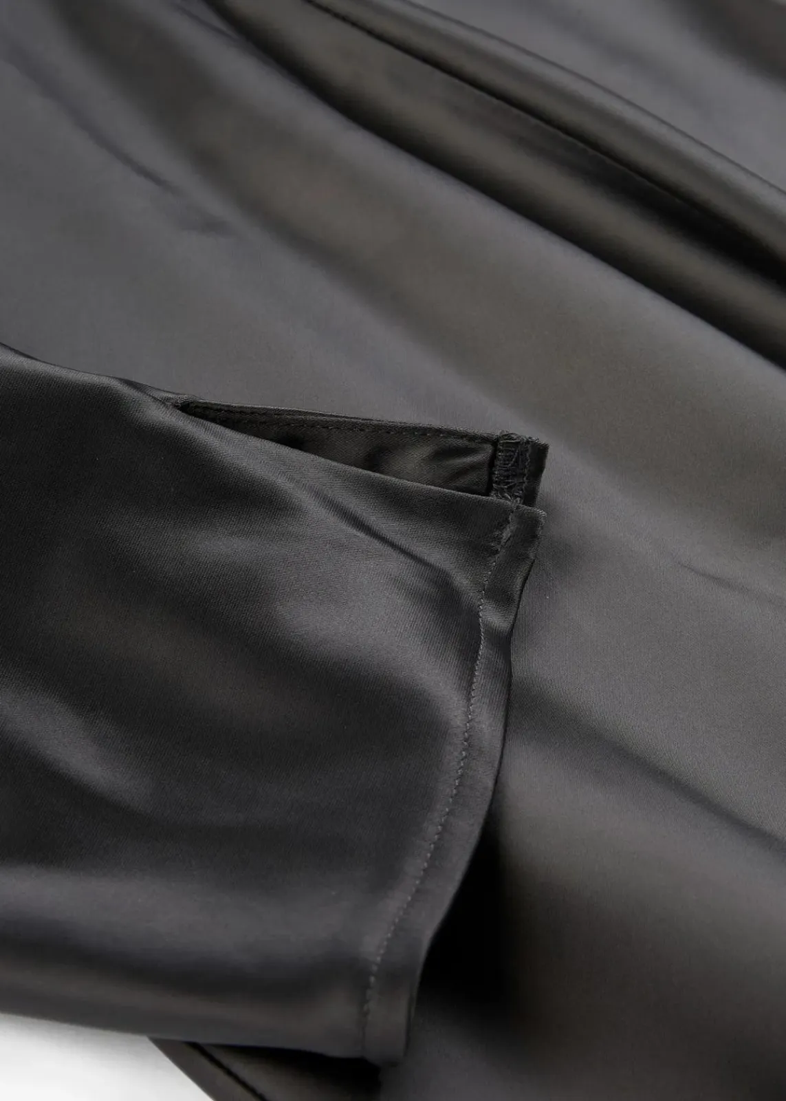bonprix Bekleidung·Pullover & Strickjacken|Kleider^Midikleid aus glänzendem Satin anthrazit