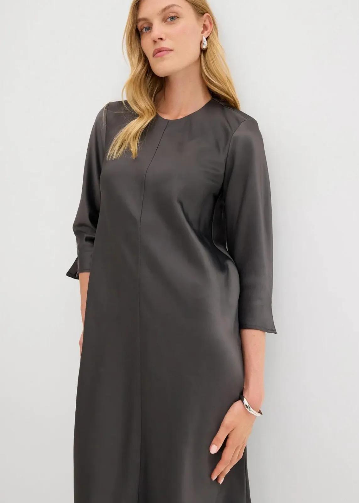 bonprix Bekleidung·Pullover & Strickjacken|Kleider^Midikleid aus glänzendem Satin anthrazit