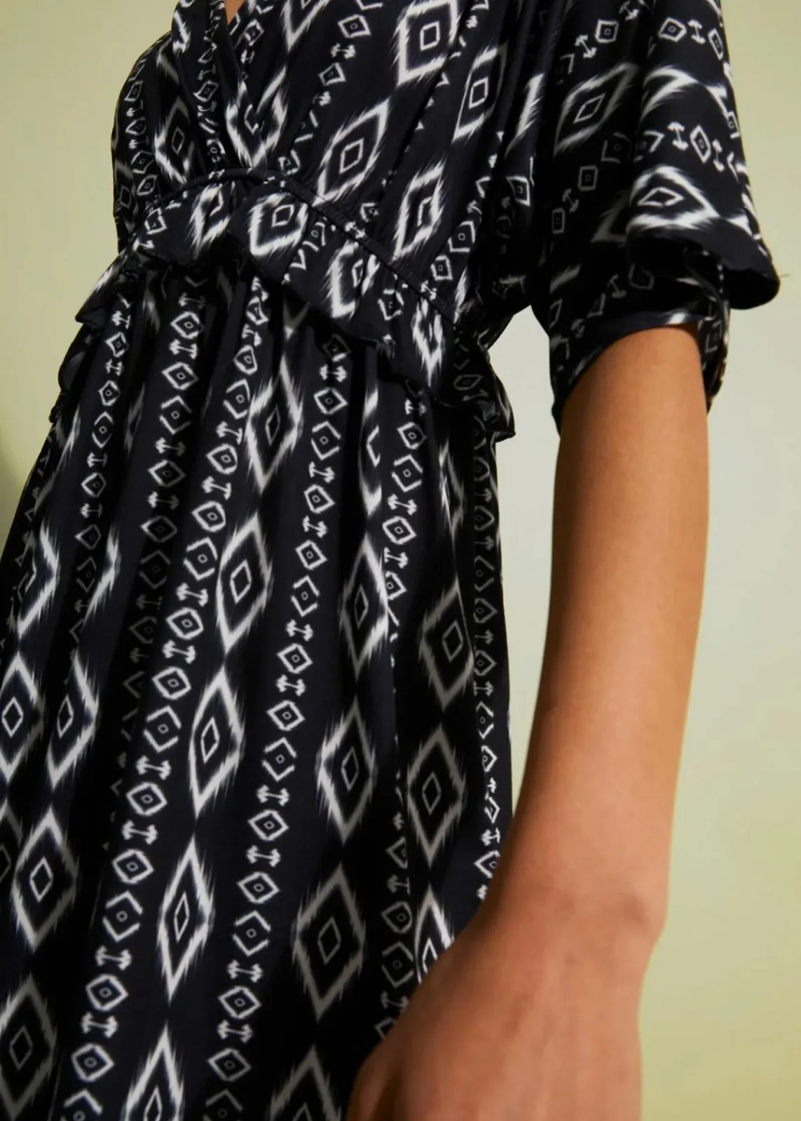 bonprix Bekleidung·Pullover & Strickjacken|Kleider^Midikleid aus Jersey schwarz bedruckt