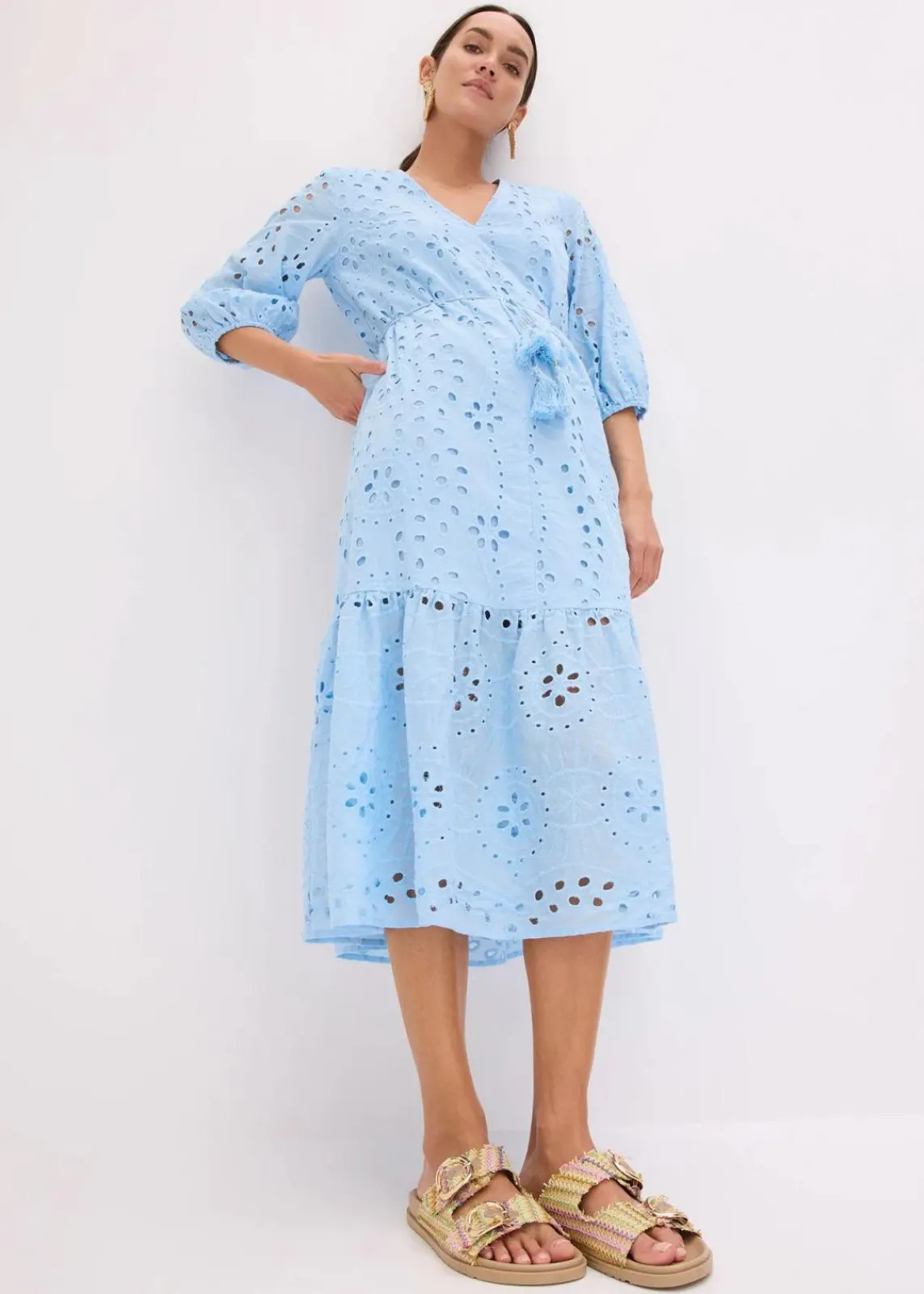 bonprix Kleider^Midikleid aus reiner Baumwolle mit Lochstickerei hellblau