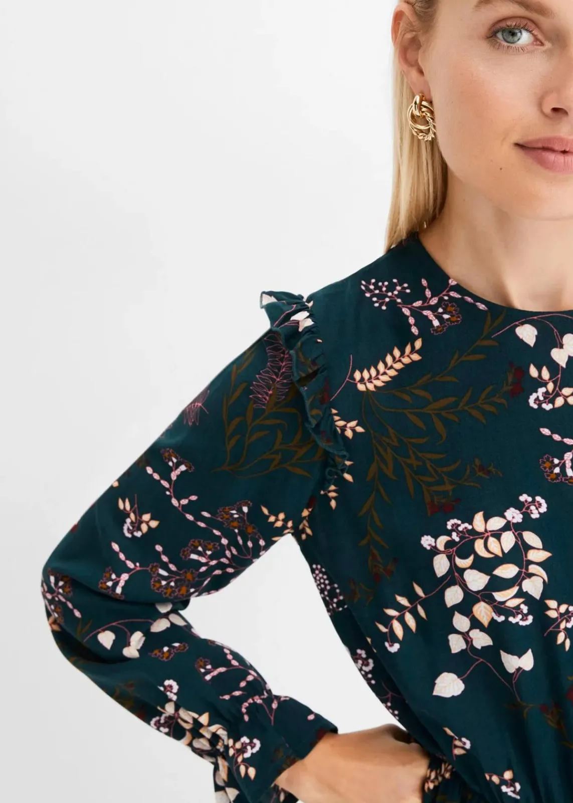 bonprix Nachhaltigere Materialien|Kleider^Midikleid aus reiner Viskose tiefgrün geblümt