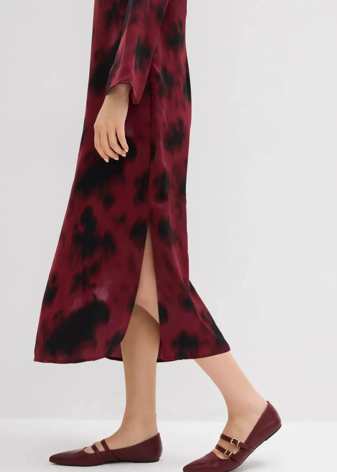 bonprix Bekleidung·Pullover & Strickjacken|Kleider^Midikleid aus Satin ahornrot