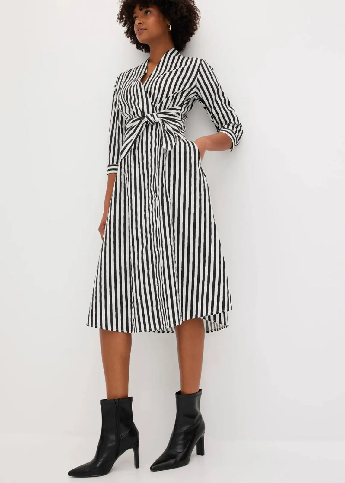 bonprix Bekleidung·Pullover & Strickjacken|Kleider^Midikleid mit Bindeband wollweiß/schwarz gestreift