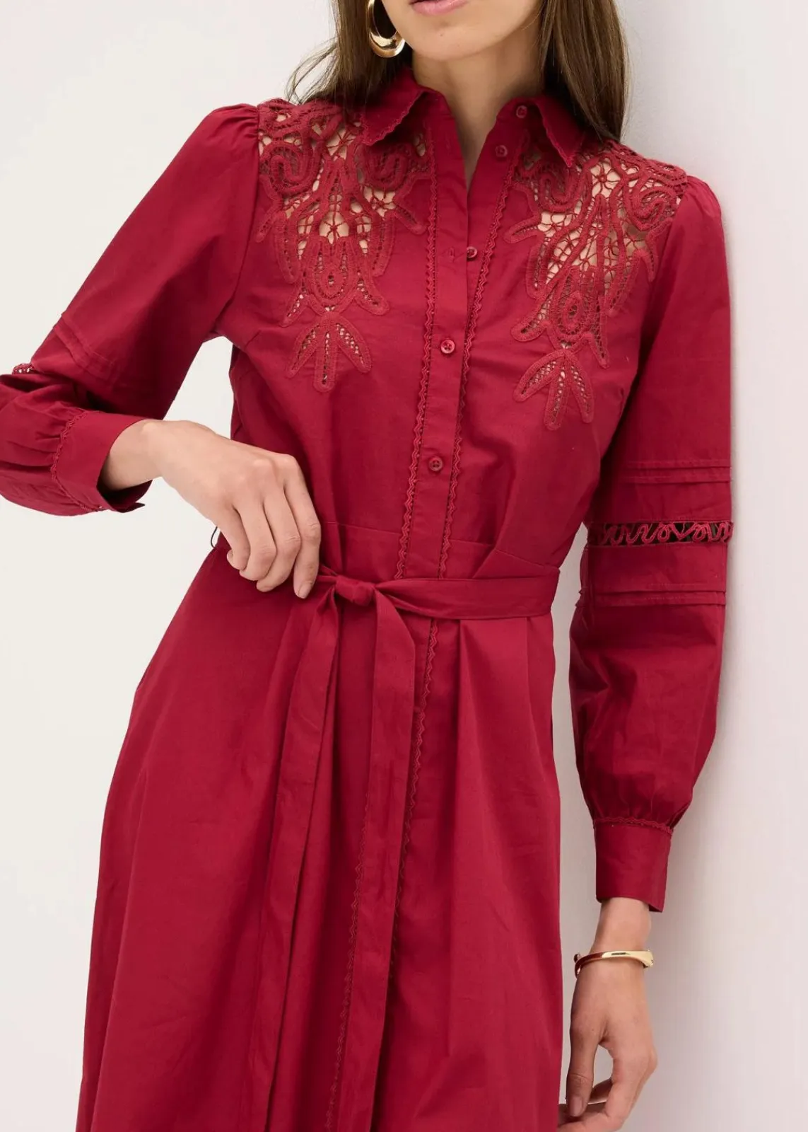 bonprix Kleider^Midikleid mit Spitzeneinsatz aus Baumwolle pflaumenrot