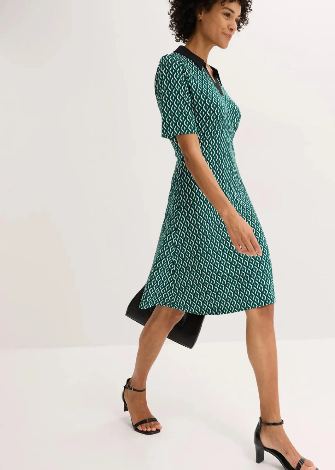 bonprix Kleider|Bekleidung·Pullover & Strickjacken^Midi-Polokleid waldgrün/schwarz graphisch bedruckt