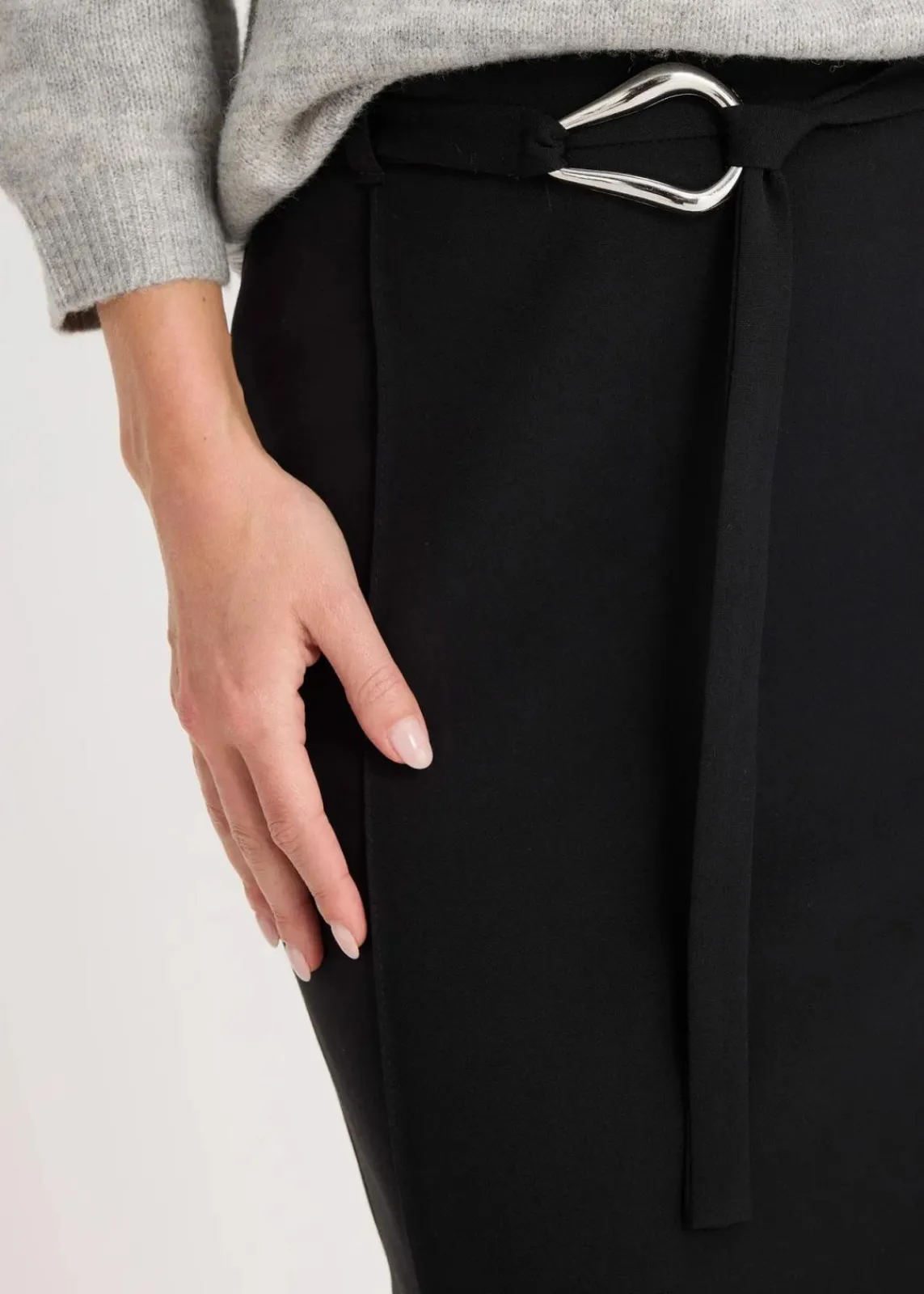 bonprix Bekleidung·Sportbekleidung|Röcke^Midirock aus Viskose-Mix schwarz