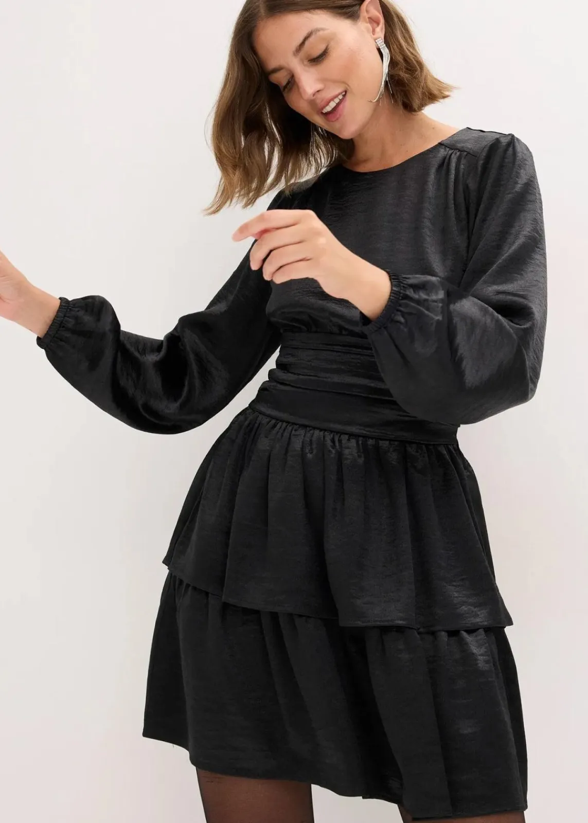 bonprix Nachhaltigere Materialien|Kleider^Minikleid schwarz
