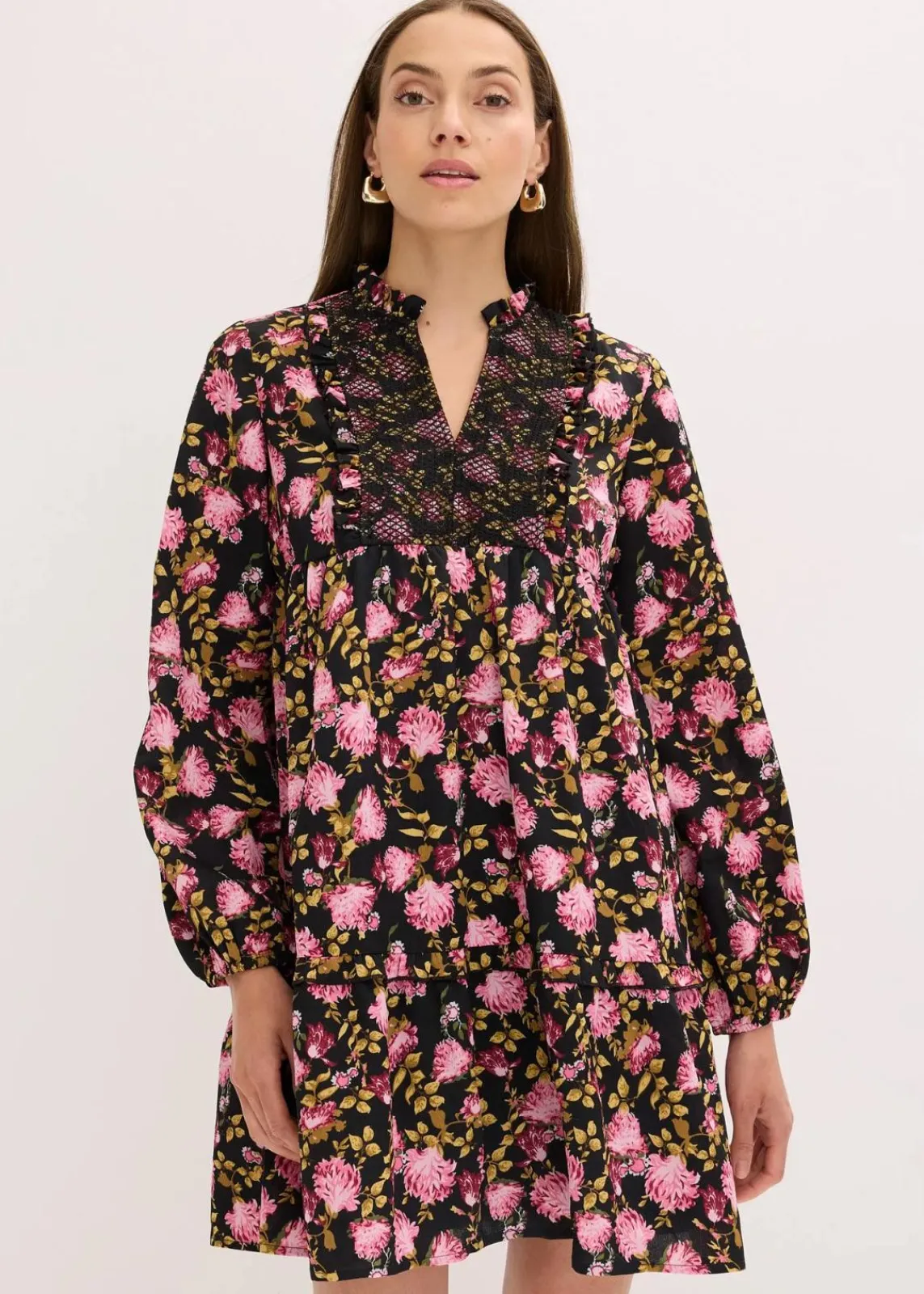 bonprix Bekleidung·Pullover & Strickjacken|Kleider^Minikleid schwarz geblümt