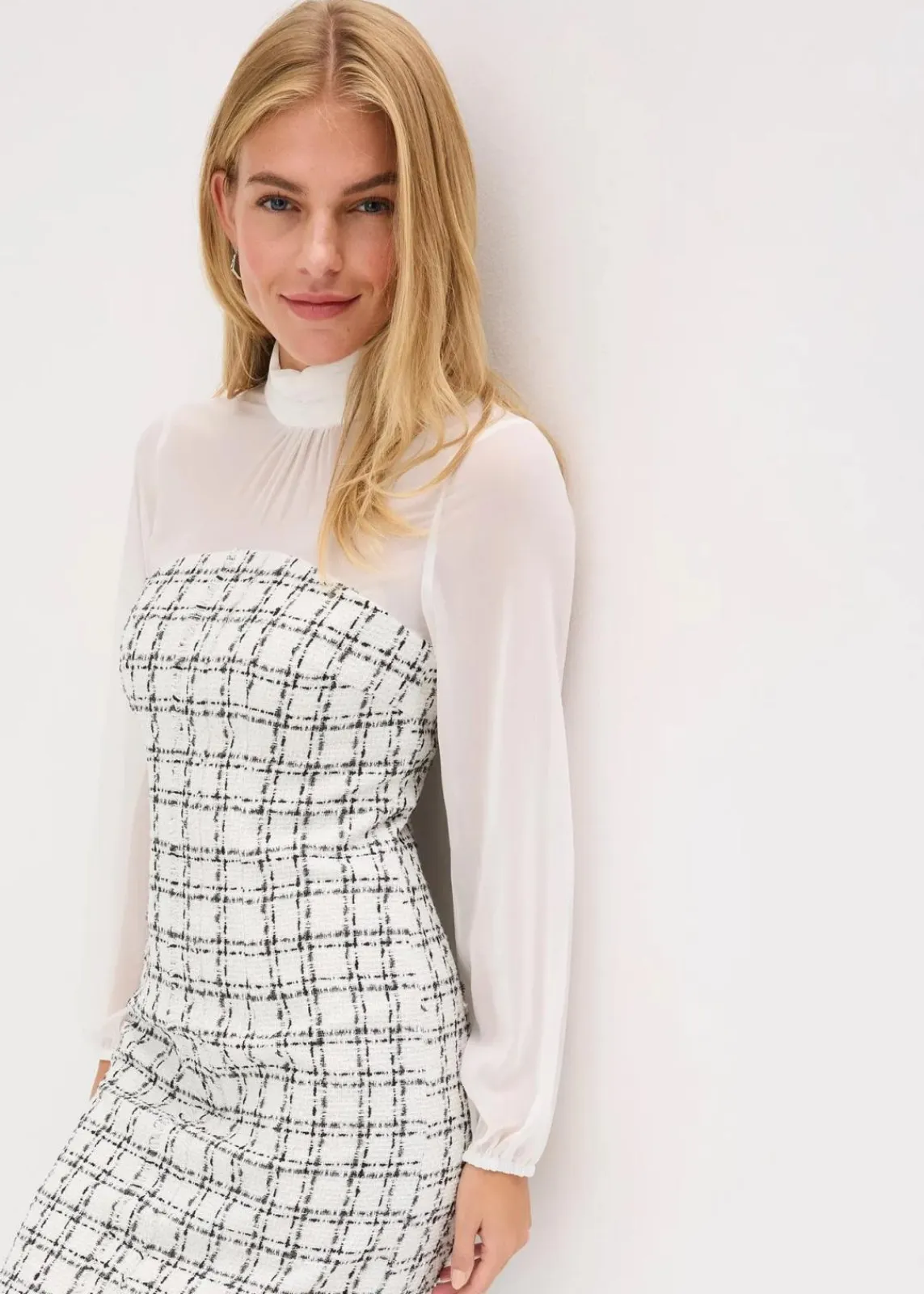 bonprix Bekleidung·Pullover & Strickjacken^Minikleid aus Bouclé mit Chiffon Ärmeln weiß/schwarz kariert