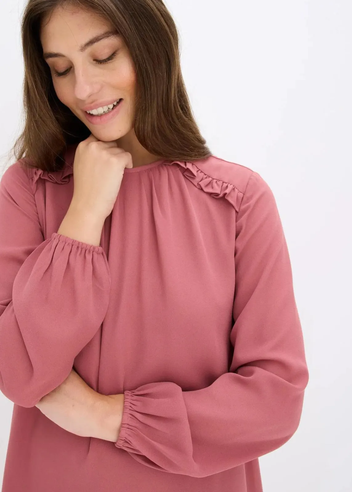 bonprix Bekleidung·Pullover & Strickjacken|Kleider^Minikleid aus Chiffon mit Rüschen softbeere