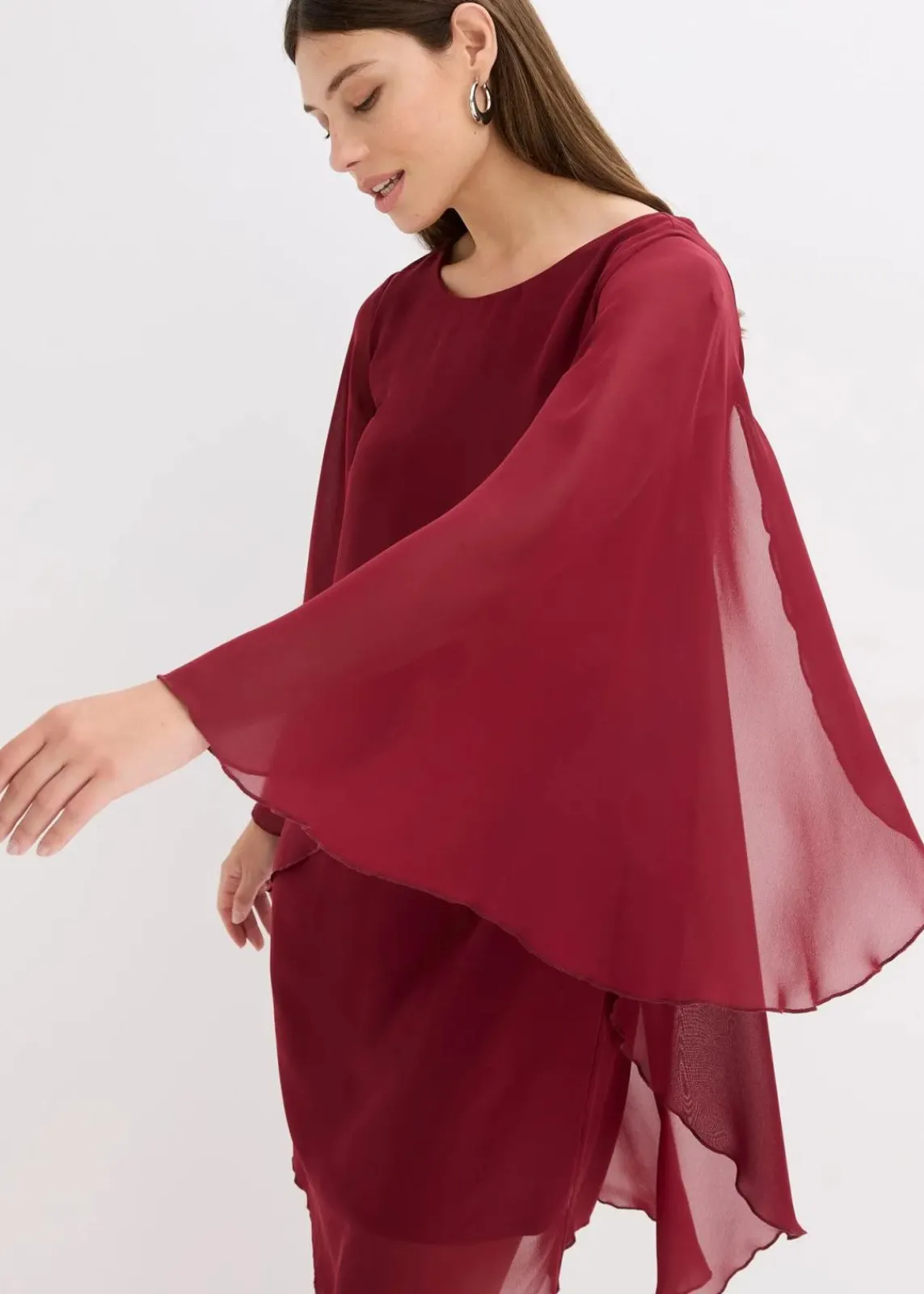 bonprix Bekleidung·Pullover & Strickjacken|Festliche Mode^Minikleid aus feinem Chiffon rubinrot