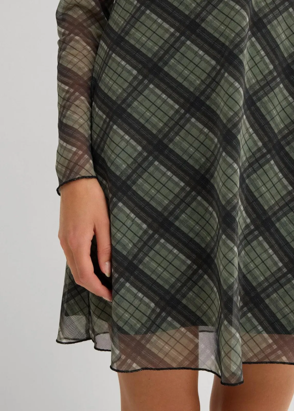 bonprix Kleider^Minikleid aus feinem Mesh oliv kariert